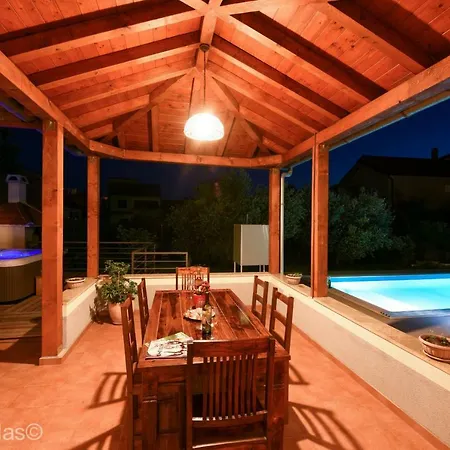 فيلة Origano Zadarvillas *