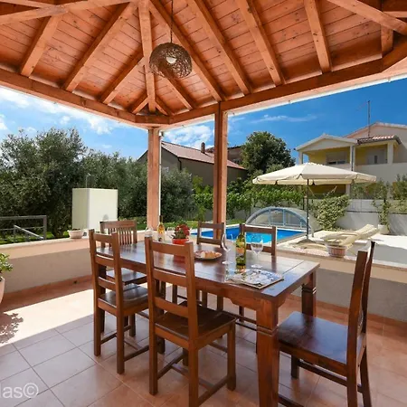 Origano Zadarvillas فيلة